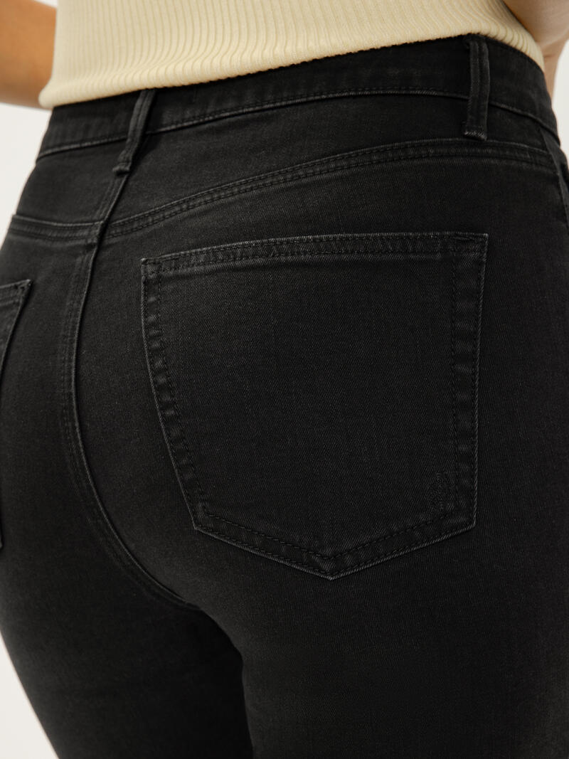 L44104BVS560_BLK_E4.jpg